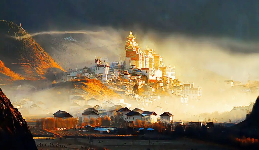 Songzanlin-Monastery-in-Shangri-La-Diqing-Yunnan-1-2.jpg